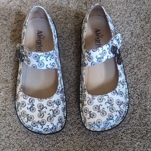 Alegria White Bicycle Print Mules
